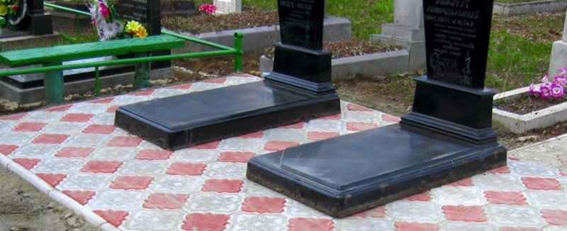 тротуарная плитка на могиле